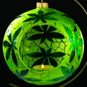 Lampion szklany całoroczny 15 cm Zielone liście konopi