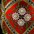 250_Jajo Faberge czerwony mat białe kwiatuszki_Jaja_Faberge_2.jpg