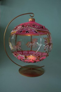 Lampion szklany całoroczny 15 cm Różowa karuzela