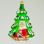 Chłopiec na sankach bombka szklana ręcznie malowana 13 cm